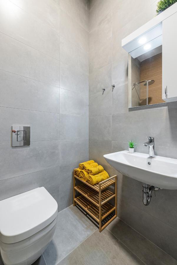 Vertigo Modern Studio-Free Private Parking-Fast Wi-Fi Újvidék Kültér fotó